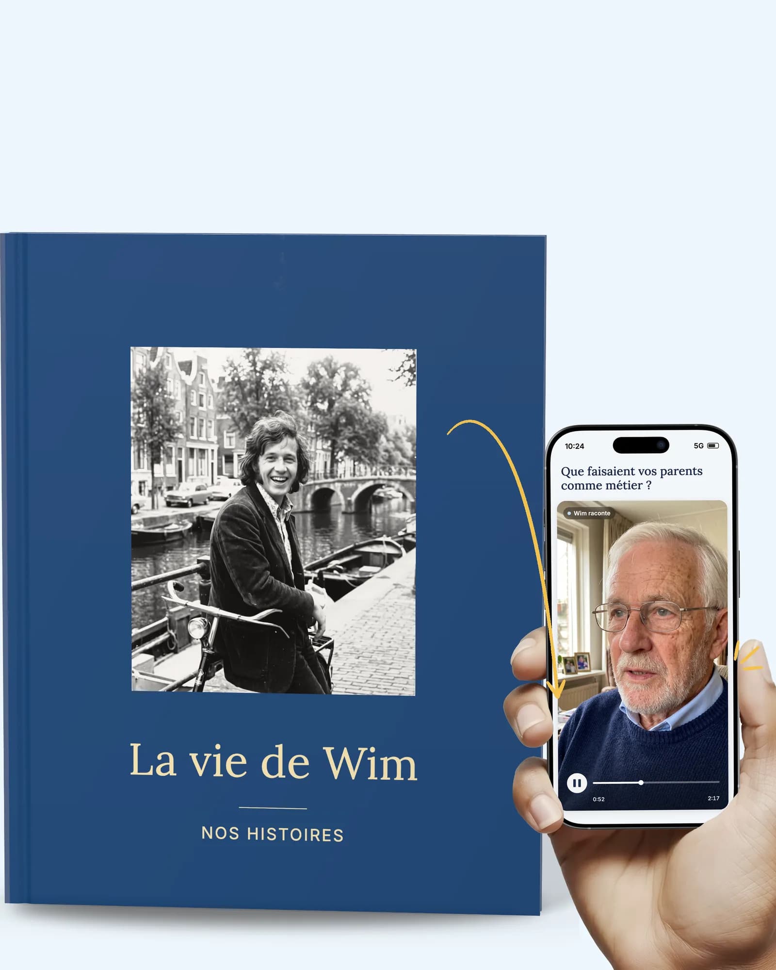 Une fille regarde l'histoire de mamie sur son téléphone, avec le livre de mamie à côté d'elle.